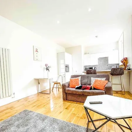 London 2 Bed Apartment